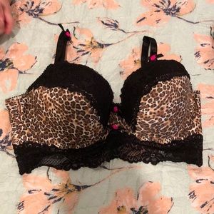 Never worn. Size 42D.